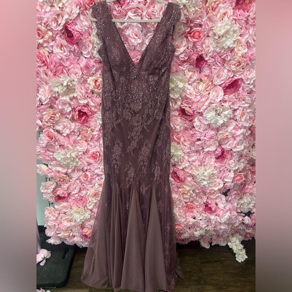 Montage by Mon Cheri size 16 lace and beaded long v neck dress mauve - Picture 2 of 6